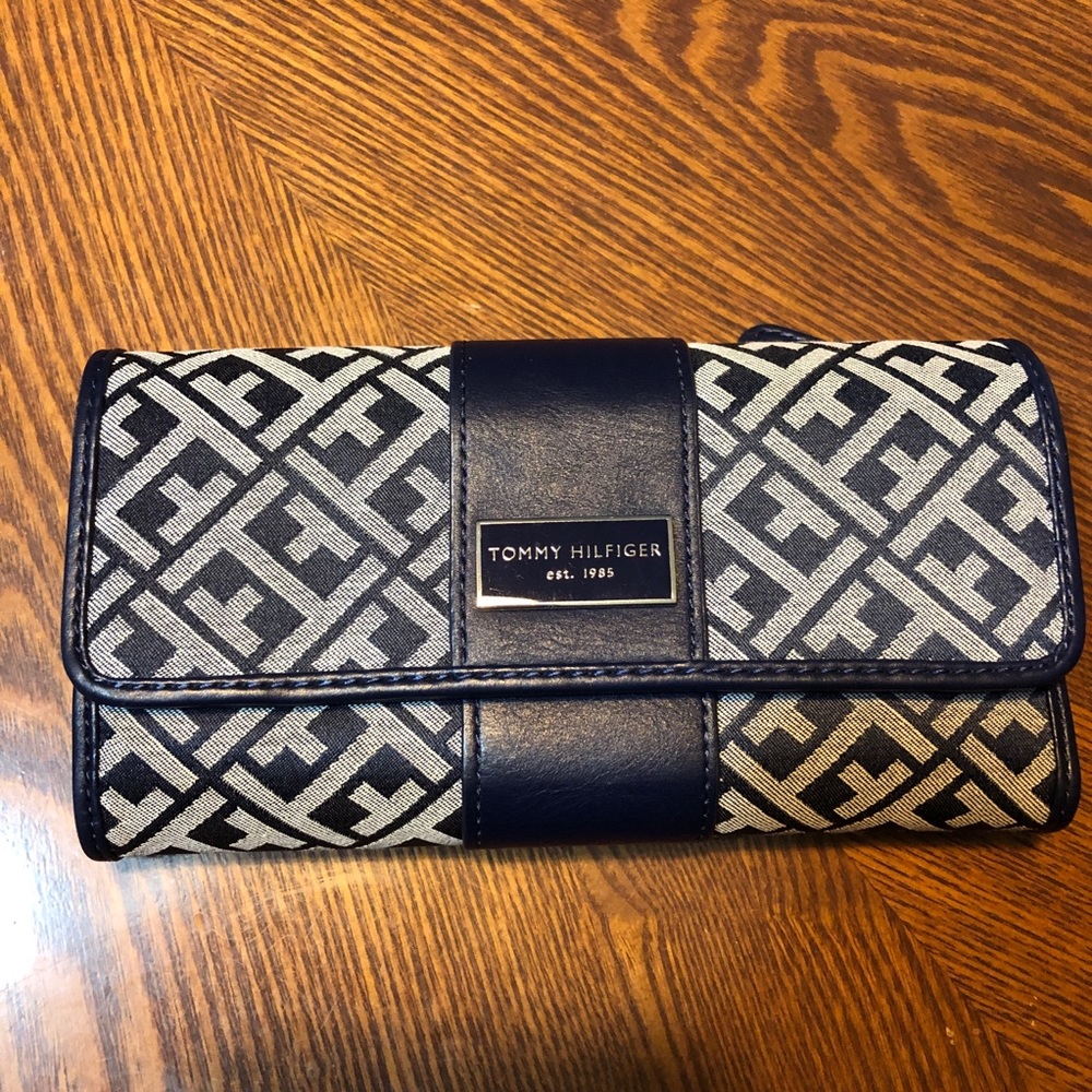 Tommy Hilfiger Wallet, Like New